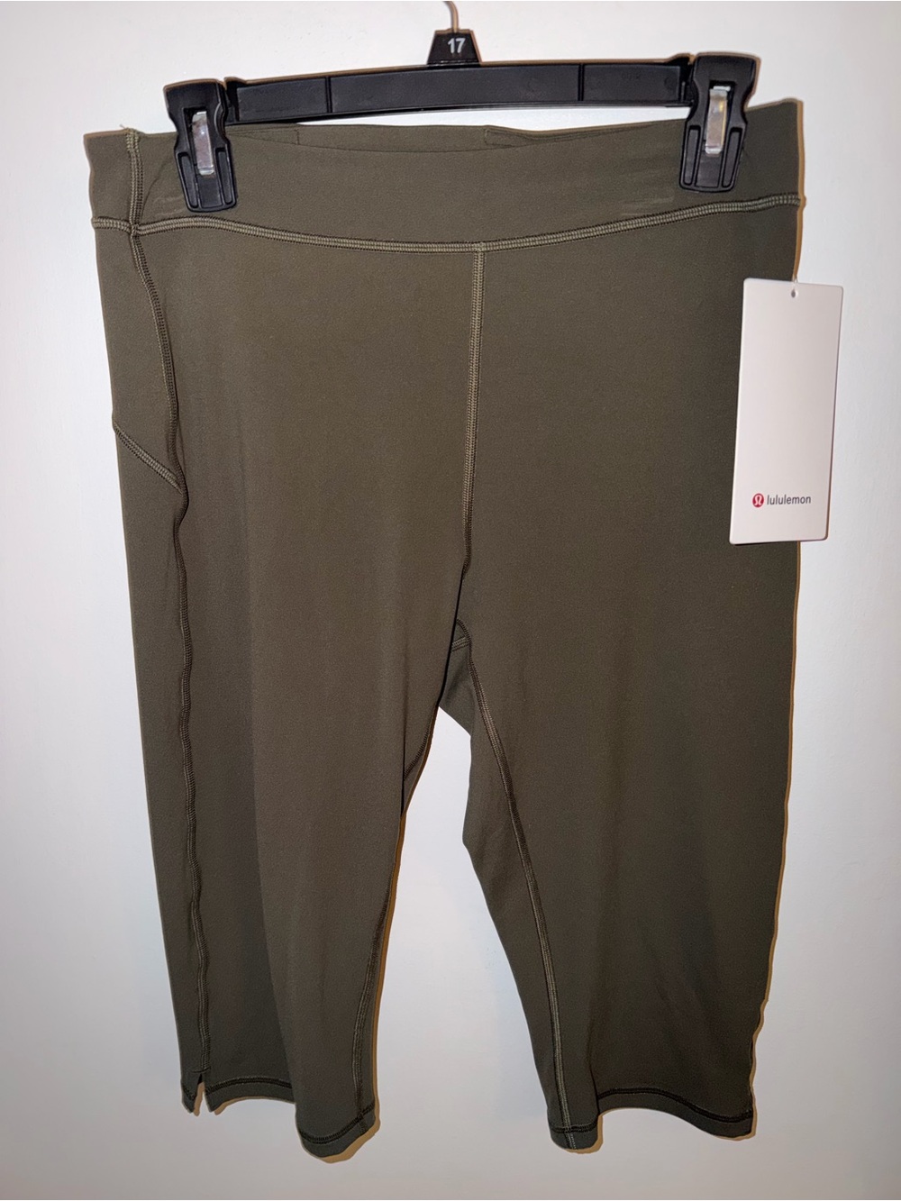 lululemon athletica womens Olive Cropped Leggings with pockets NWT